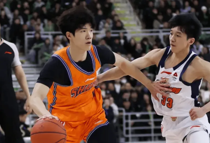 天天斗地主-偰李永炜出战34分钟，三分7中3得到9分3篮板9助攻1抢断