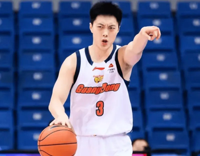 天天斗地主-杜锋多给胡明轩一些尊重吧！末节开始搏命主导攻守，他的能力不差|广东|篮板|比赛|平拖|青岛_新浪体育_新浪新闻